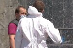 В Украине могут отменить масочный режим. Фото: скрин youtube