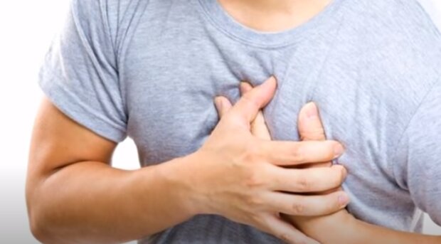 Медики советуют людям с больным сердцем кушать грецкие орехи. Фото: скриншот YouTube