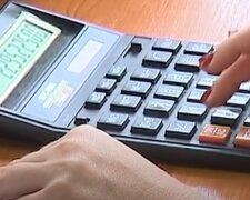 Калькулятор. Фото: скріншот YouTube-відео