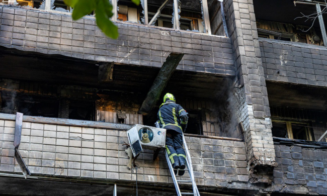 Будинок після ворожого обстрілу. Фото: ДСНС