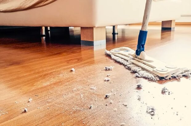 Миття підлоги. Фото: YouTube