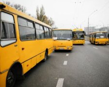 Киевские маршрутки разваливаются на ходу: до конечной так и не доехали, видео