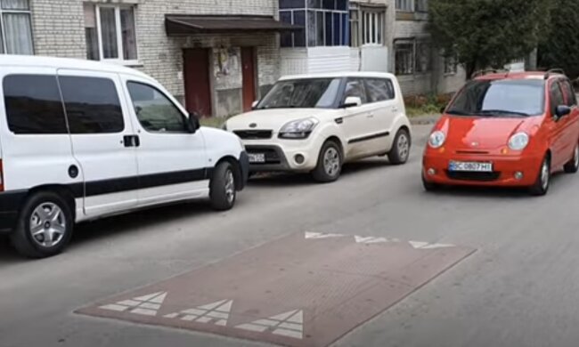 Водителям нужно быть внимательными: в Киеве появился новый "лежачий полицейский" – как он выглядит