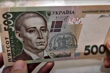 Гривні. Фото: скріншот Youtube-відео