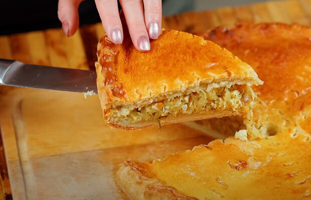 Дріжджовий пиріг з капустою, фото: youtube.com