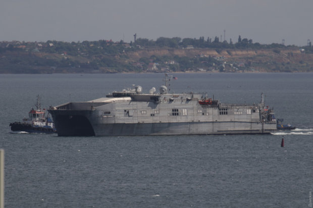 США усиливают свое присутствие в Черном море: в Одессу зашел военный корабль, фото