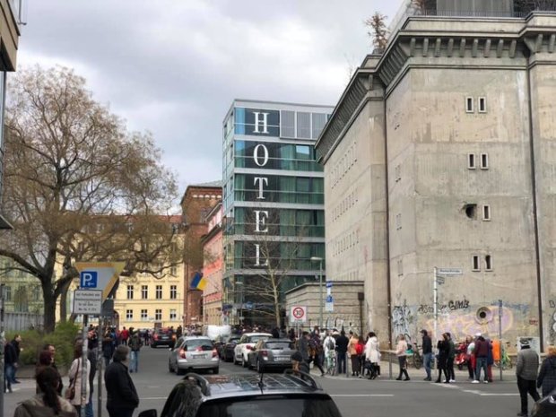 Украинцы в Праге, Берлине, Таллинне, Мюнхене и Дюссельдорфе выстроились в большие очереди, чтобы проголосовать 04
