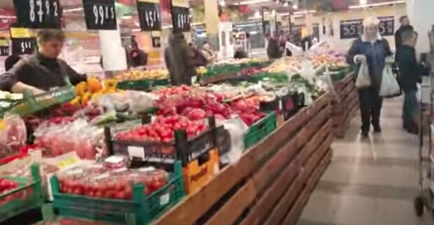 Натуральная добавка: в киевском супермаркете по хлебу бегала крыса, видео