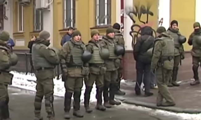В Мукачево направили Нацгвардию, фото: скриншот с youtube