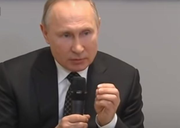 Путина просят перенести празднование дня Победы. Фото: скрин youtube