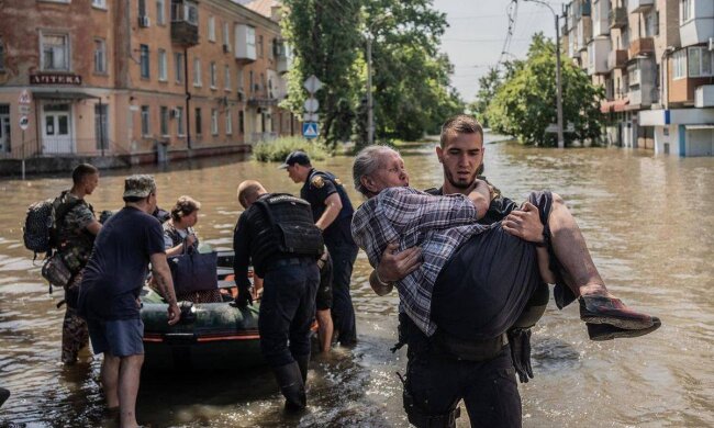 Евакуація людей у ​​Херсоні. Фото: Telegram