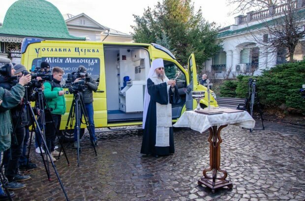 В УПЦ придбали "автобус милосердя", який рятуватиме життя людей, що живуть на вулиці