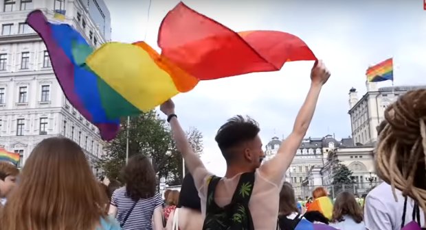 ЛГБТ-парад, скриншот YouTube