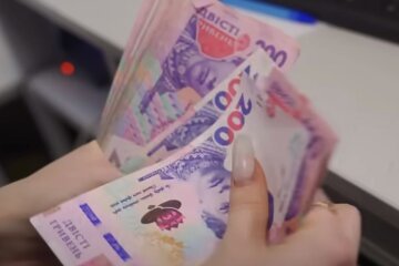 Украинцы могут получать выплату 1500 грн в Дія. Фото: скриншот YouTube-видео