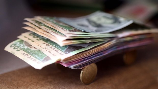 Гривна стремительно падает: НБУ опубликовал новый курс валют