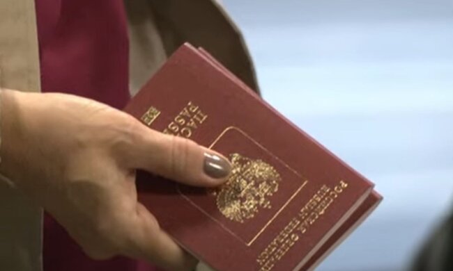 Паспорт рф. Фото: скриншот YouTube-видео