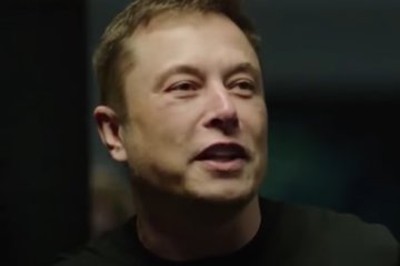 Илон Mаск распродает свое физическое имущестрво. Фото: скриншот Youtube