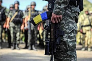 Украинская армия берет дорогу на Донбасс. Солдаты живут там по-спартански