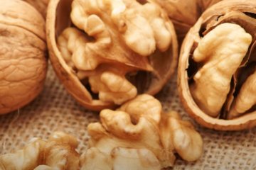 Грецкий орех. Фото: скриншот YouTube