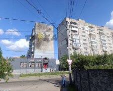 Дрон влучив у житловий будинок у Дніпрі