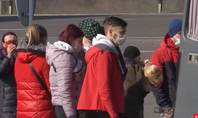 Украинцы на границе. Фото: скрин youtube