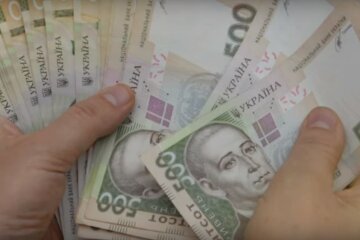 Гроші. Фото: скріншот Youtube-відео.