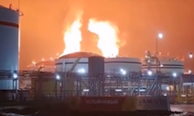 Більше 400 дронів вночі вдарили по Росії