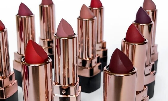 Косметика. Помада. Фото: facebook.com