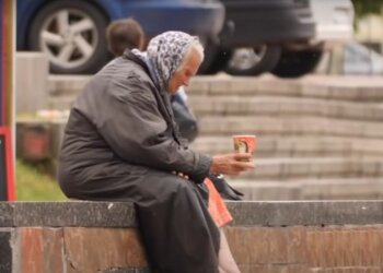 В ПФУ розповіли, кого з пенсіонерів можуть позбавити виплат. Фото: скріншот YouTube-відео