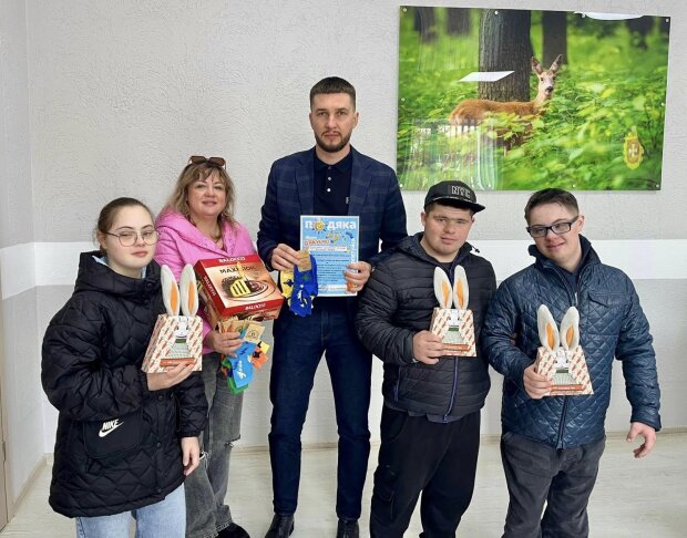 "Сонячні" гості в екоінспекції: як дитячі усмішки та різнокольорові шкарпетки об’єднали житомирських екологів