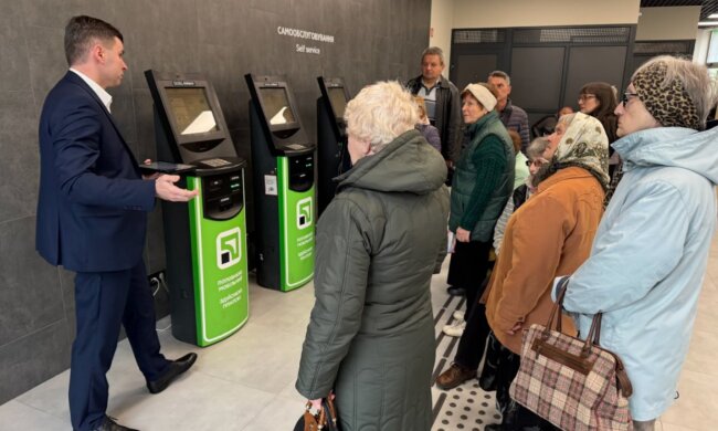 ПриватБанк продають: що буде з пенсіями, зарплатами та грошима на картках українців