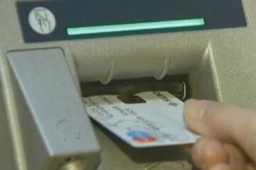 Банковская карта. Фото: скриншот YouTube