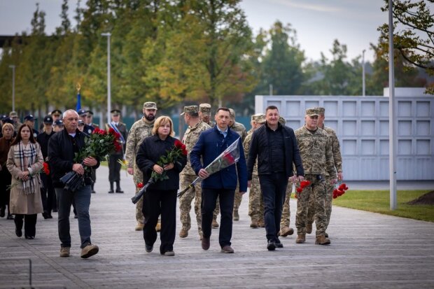 Шістьох Героїв повернула Кіровоградщина: на меморіальному кладовищі вшанували загиблих воїнів