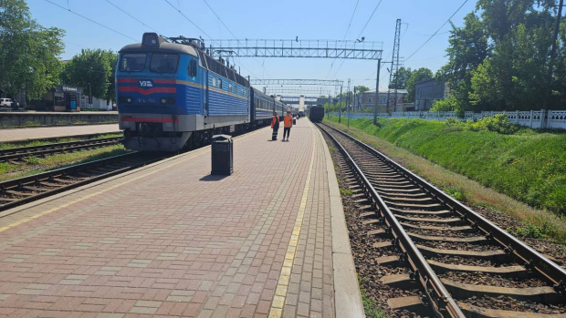 Приміський поїзд Укрзалізниці на станції, з 1 червня змінюється маршрут
