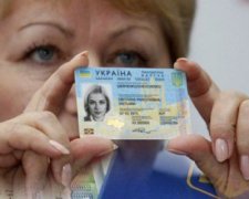 Нахальный бизнес на биометрических паспортах: мошенники наполняют карманы деньгами украинцев