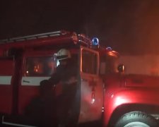 В Киеве ночью горело общежитие НАУ. Фото: YouTube
