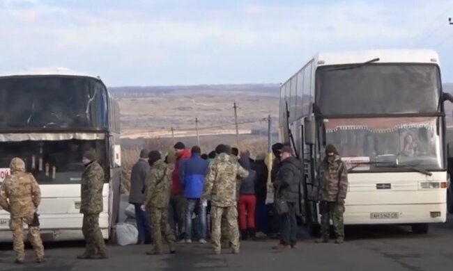 Обмін полоненими. Фото: скріншот YouTube-відео