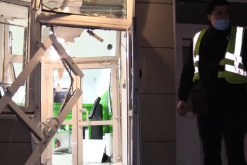 Взрыв в отделении ПриватБанка. Фото: скриншот Youtube-видео