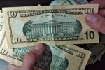 Доллары США. Фото: скриншот Youtube-видео