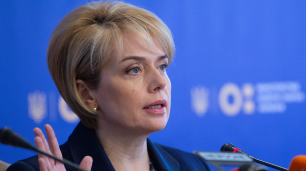 Министр образования Гриневич опозорилась: ее не пустили в родную школу. Все из-за ее реформ