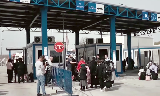 Украинцев предупредили о вывозе сыновей с 17 лет за границу. Фото: YouTube