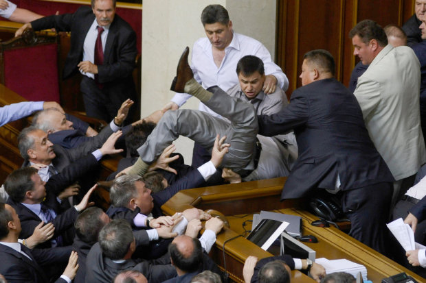 Николай Томенко жестко охарактеризовал сегодняшние выкрутасы парламентариев: «это уже явно слишком»