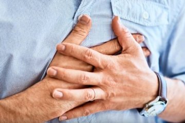 Боль в грудной клетке, фото: скриншот с youtube