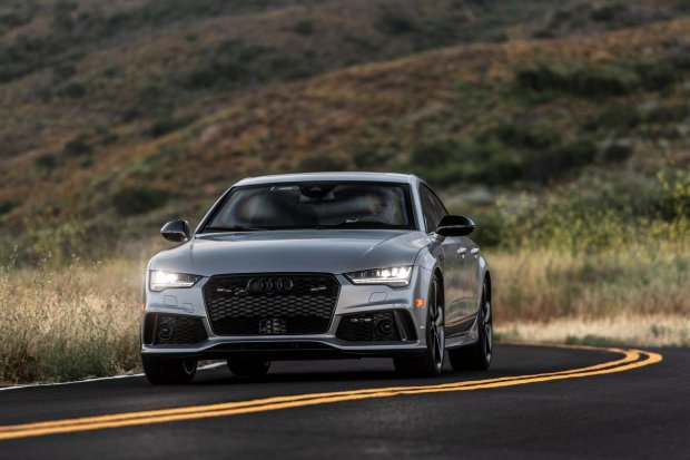 Появились фото самой быстрой бронированной Audi со спецсигналами