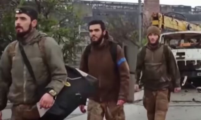 Защитники Мариуполя покидают "Азовсталь". Фото: скриншот YouTube-видео