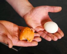 Чистка яиц. Фото: YouTube