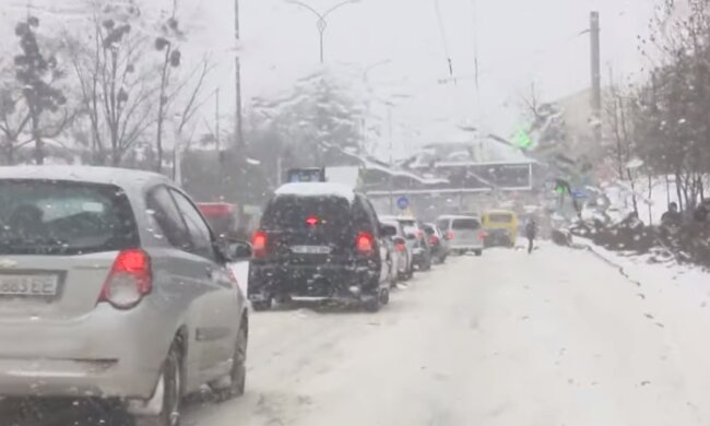 Непогода в Украине. Фото: скриншот YouTube