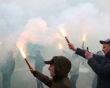 Нацдружины атакуют Киев, движение перекрыто: что происходит