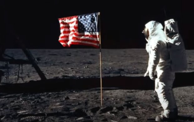 В США собрались добывать полезные ископаемые на Луне. Фото: скриншот YouTube