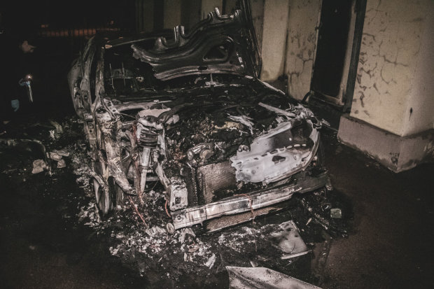 Нашли раньше прокуратуры: народные мстители сожгли машину Гонтаревой